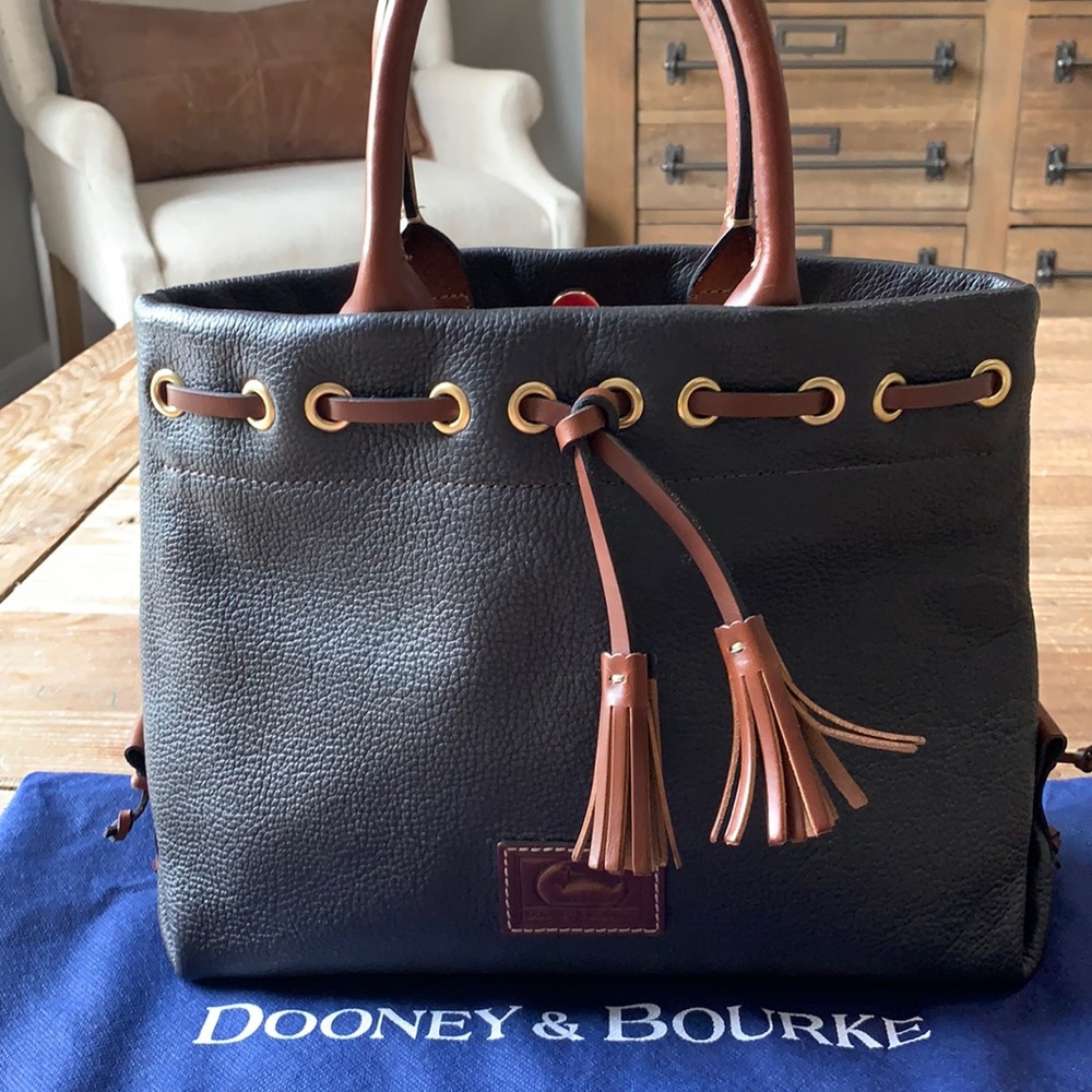 ⭐️NWT Dooney & Bourke Tassel tote⭐️